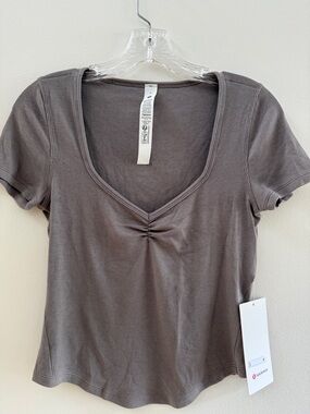 New LULULEMON Hold Tight Sweetheart Short Sleeve Tee Shirt Top Size 6